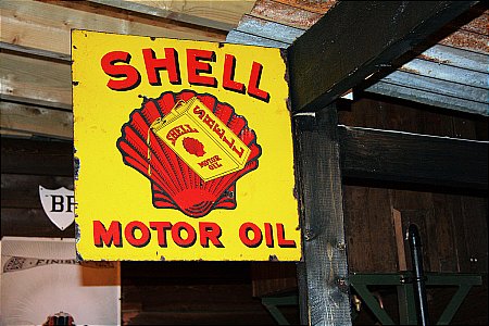 SHELL MOTOR OIL - click to enlarge